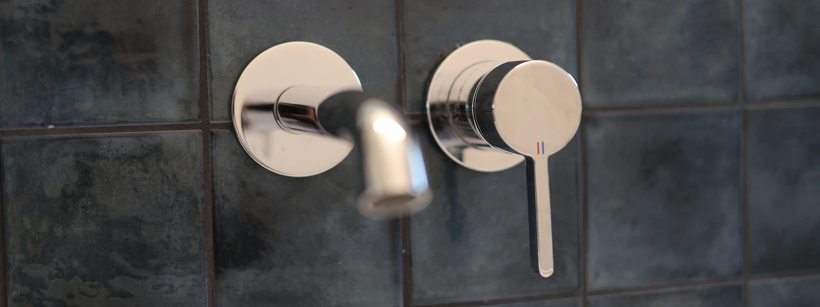 Armatur im modernen Badezimmer